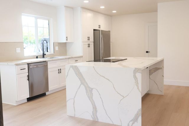 8260 E Granite Dr, Granite Bay, CA 95746