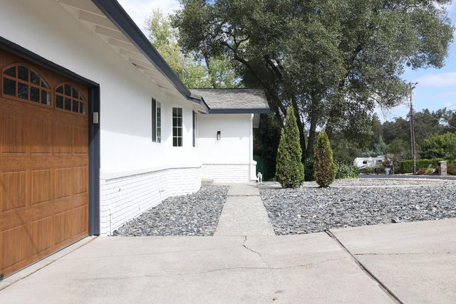 8260 E Granite Dr, Granite Bay, CA 95746