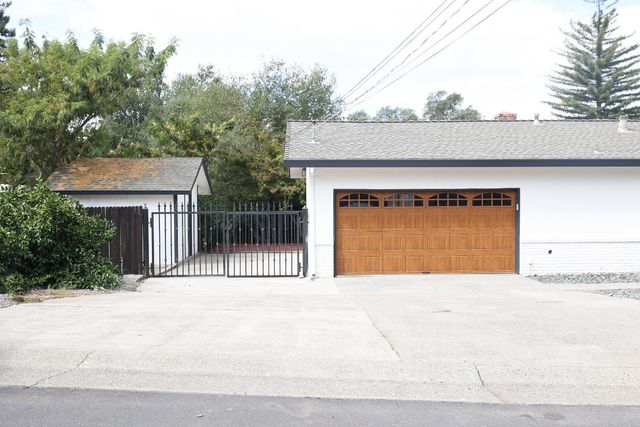 8260 E Granite Dr, Granite Bay, CA 95746