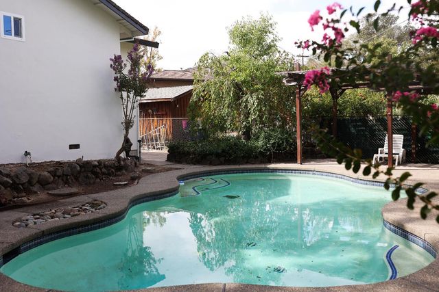 8260 E Granite Dr, Granite Bay, CA 95746