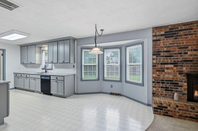 2550 S Weller Avenue, Springfield, MO 65804