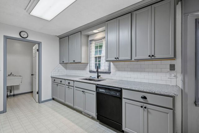 2550 S Weller Avenue, Springfield, MO 65804