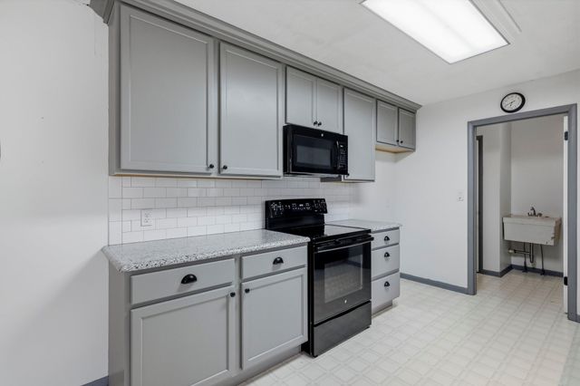 2550 S Weller Avenue, Springfield, MO 65804