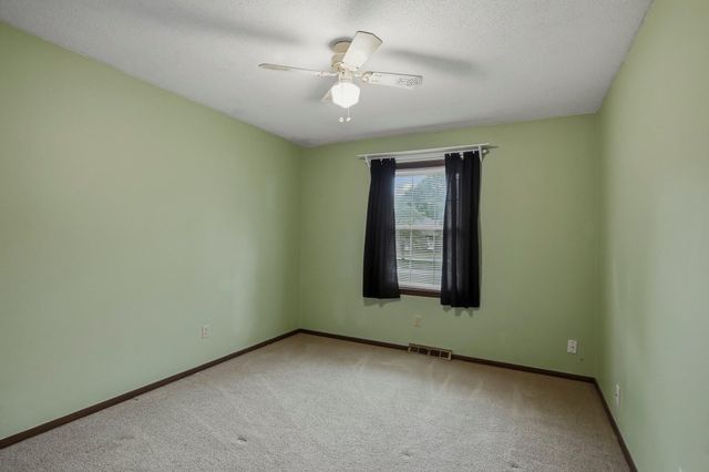 2550 S Weller Avenue, Springfield, MO 65804