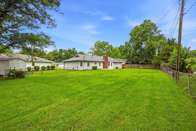 2550 S Weller Avenue, Springfield, MO 65804