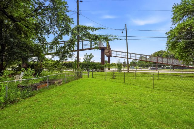2550 S Weller Avenue, Springfield, MO 65804
