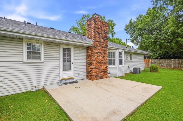 2550 S Weller Avenue, Springfield, MO 65804