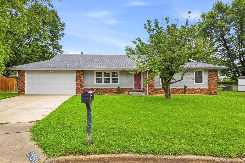2550 S Weller Avenue, Springfield, MO 65804