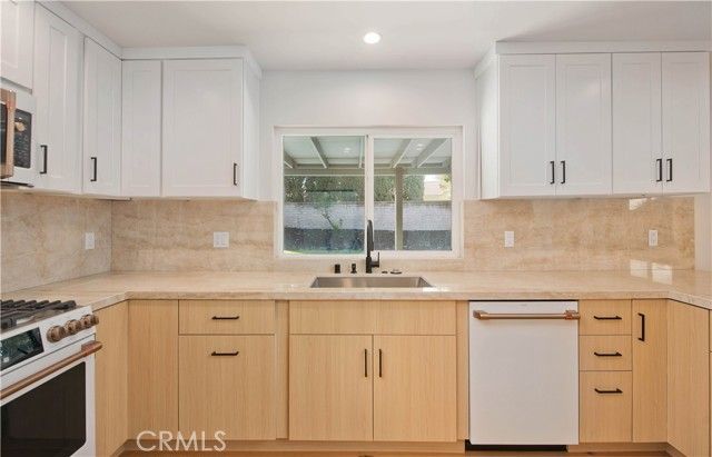 22357 Welby Way, Woodland Hills (los Angeles), CA 91303