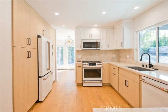 22357 Welby Way, Woodland Hills (los Angeles), CA 91303