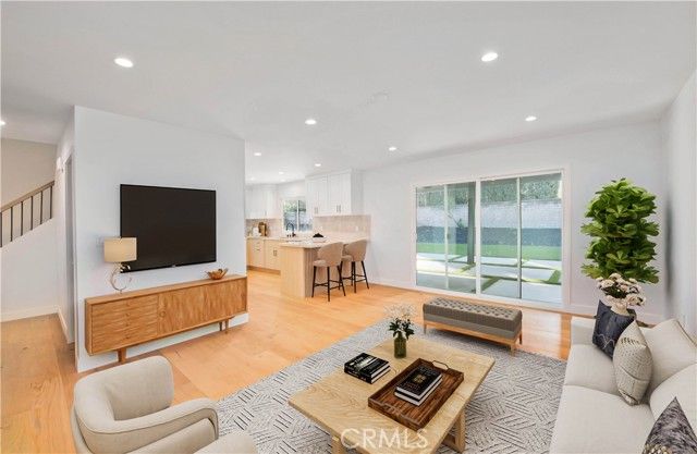 22357 Welby Way, Woodland Hills (los Angeles), CA 91303