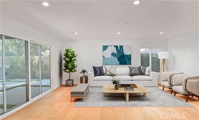 22357 Welby Way, Woodland Hills (los Angeles), CA 91303