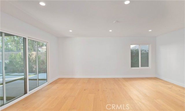 22357 Welby Way, Woodland Hills (los Angeles), CA 91303