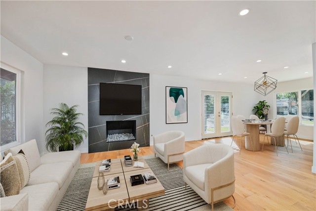 22357 Welby Way, Woodland Hills (los Angeles), CA 91303