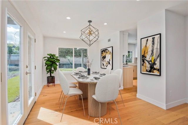 22357 Welby Way, Woodland Hills (los Angeles), CA 91303