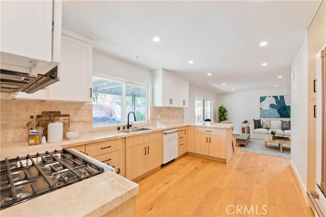 22357 Welby Way, Woodland Hills (los Angeles), CA 91303