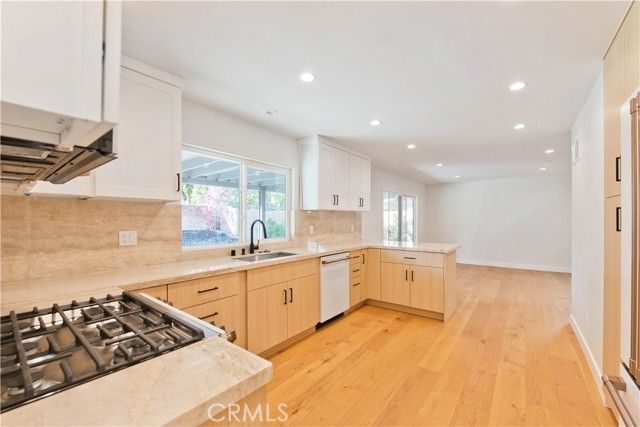 22357 Welby Way, Woodland Hills (los Angeles), CA 91303