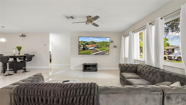 9511 NW 8th Street, Pembroke Pines, FL 33024