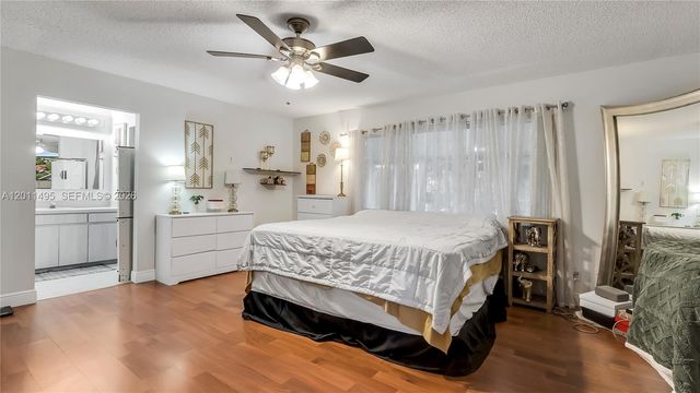 9511 NW 8th Street, Pembroke Pines, FL 33024