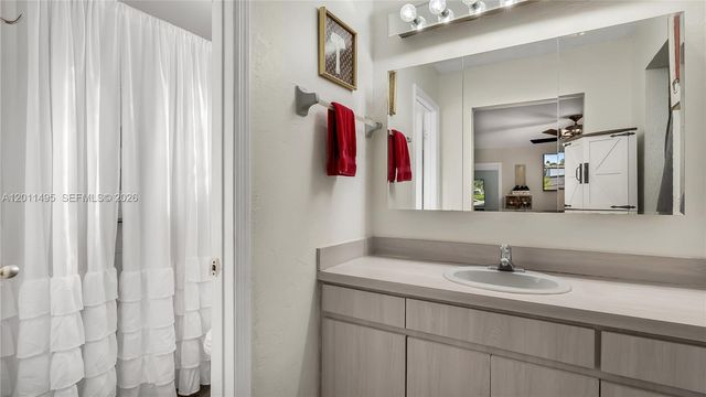 9511 NW 8th Street, Pembroke Pines, FL 33024