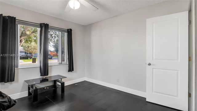 9511 NW 8th Street, Pembroke Pines, FL 33024
