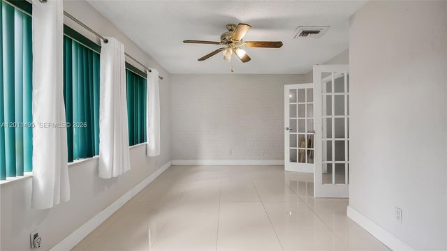 9511 NW 8th Street, Pembroke Pines, FL 33024