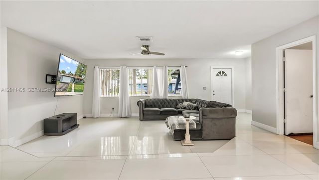 9511 NW 8th Street, Pembroke Pines, FL 33024