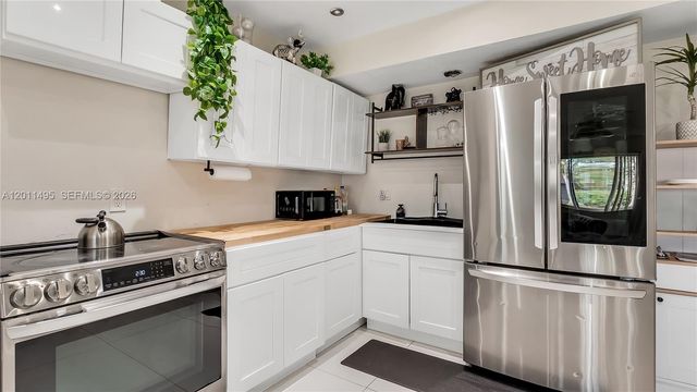 9511 NW 8th Street, Pembroke Pines, FL 33024
