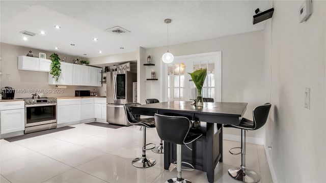 9511 NW 8th Street, Pembroke Pines, FL 33024