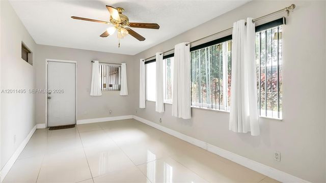 9511 NW 8th Street, Pembroke Pines, FL 33024