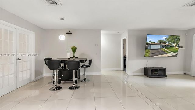 9511 NW 8th Street, Pembroke Pines, FL 33024