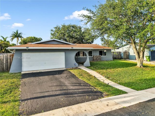 9511 NW 8th Street, Pembroke Pines, FL 33024