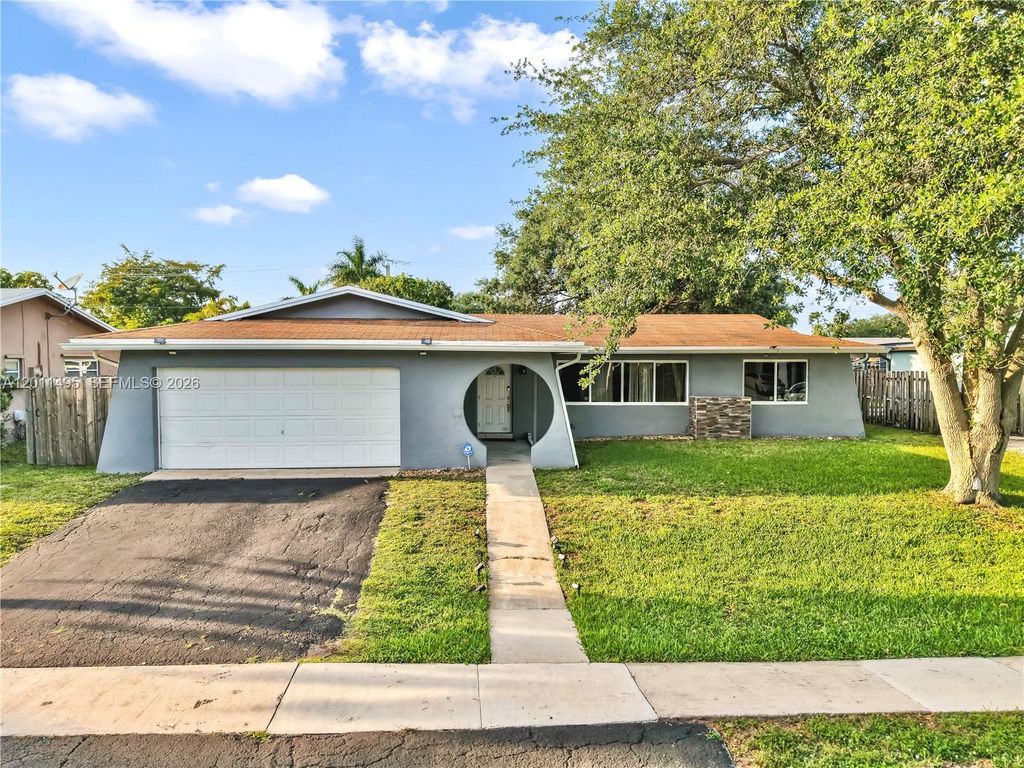 9511 NW 8th Street, Pembroke Pines, FL 33024