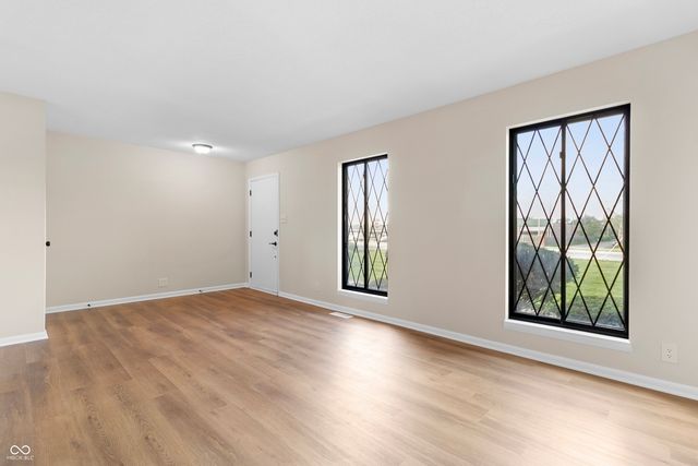 8104 Bromley Place, Indianapolis, IN 46219
