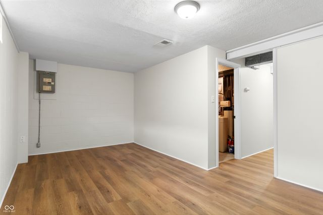 8104 Bromley Place, Indianapolis, IN 46219
