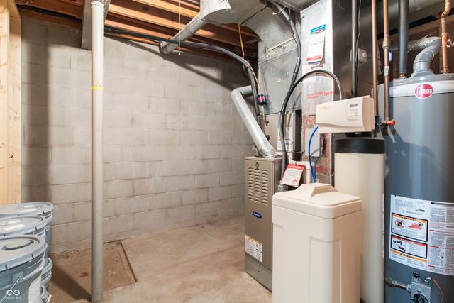 8104 Bromley Place, Indianapolis, IN 46219