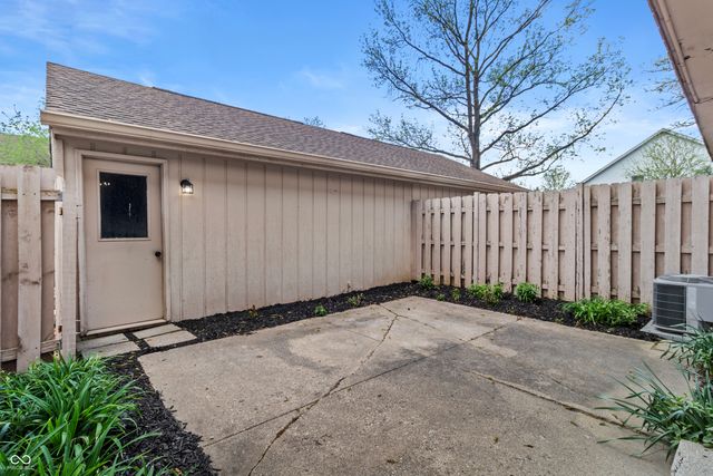 8104 Bromley Place, Indianapolis, IN 46219