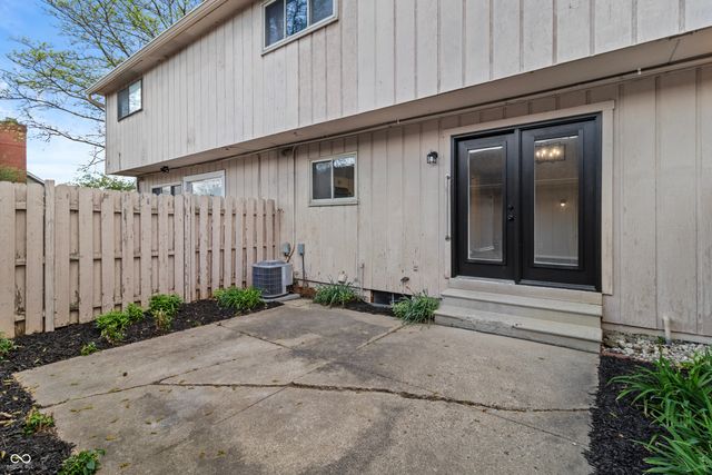 8104 Bromley Place, Indianapolis, IN 46219