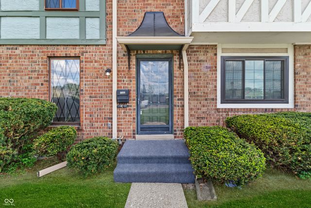 8104 Bromley Place, Indianapolis, IN 46219