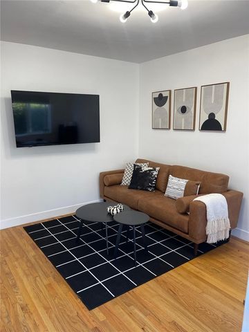 7839 Sausalito, West Hills, CA 91304