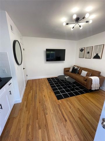 7839 Sausalito, West Hills, CA 91304