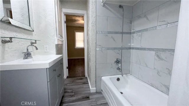 5023 Bakman Avenue 2, North Hollywood, CA 91601