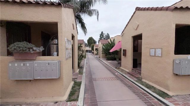 5023 Bakman Avenue 2, North Hollywood, CA 91601