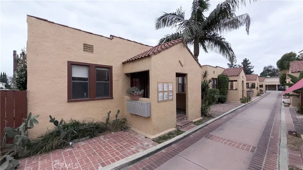 5023 Bakman Avenue 2, North Hollywood, CA 91601