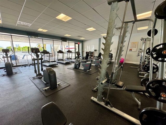 3675 N Country Club Dr 206, Aventura, FL 33180