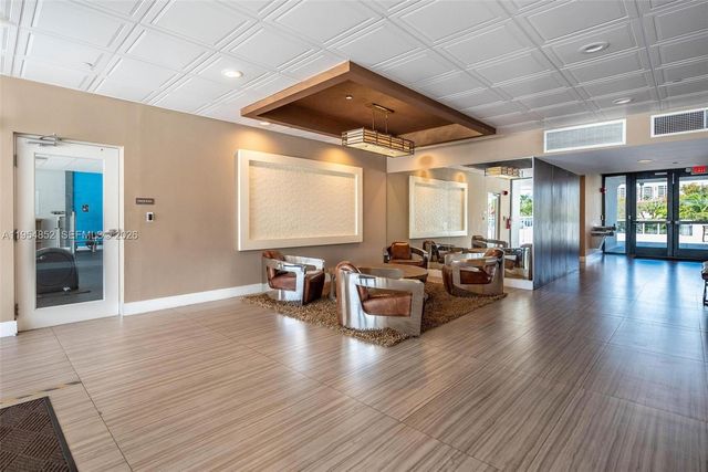 3675 N Country Club Dr 206, Aventura, FL 33180