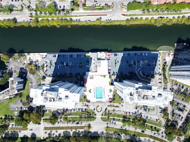 3675 N Country Club Dr 206, Aventura, FL 33180