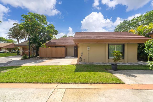 19951 NE 10th Place Way, Miami, FL 33179