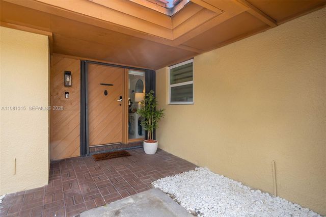 19951 NE 10th Place Way, Miami, FL 33179