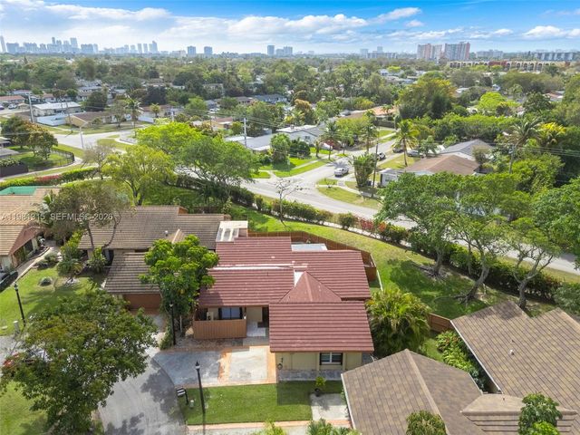 19951 NE 10th Place Way, Miami, FL 33179